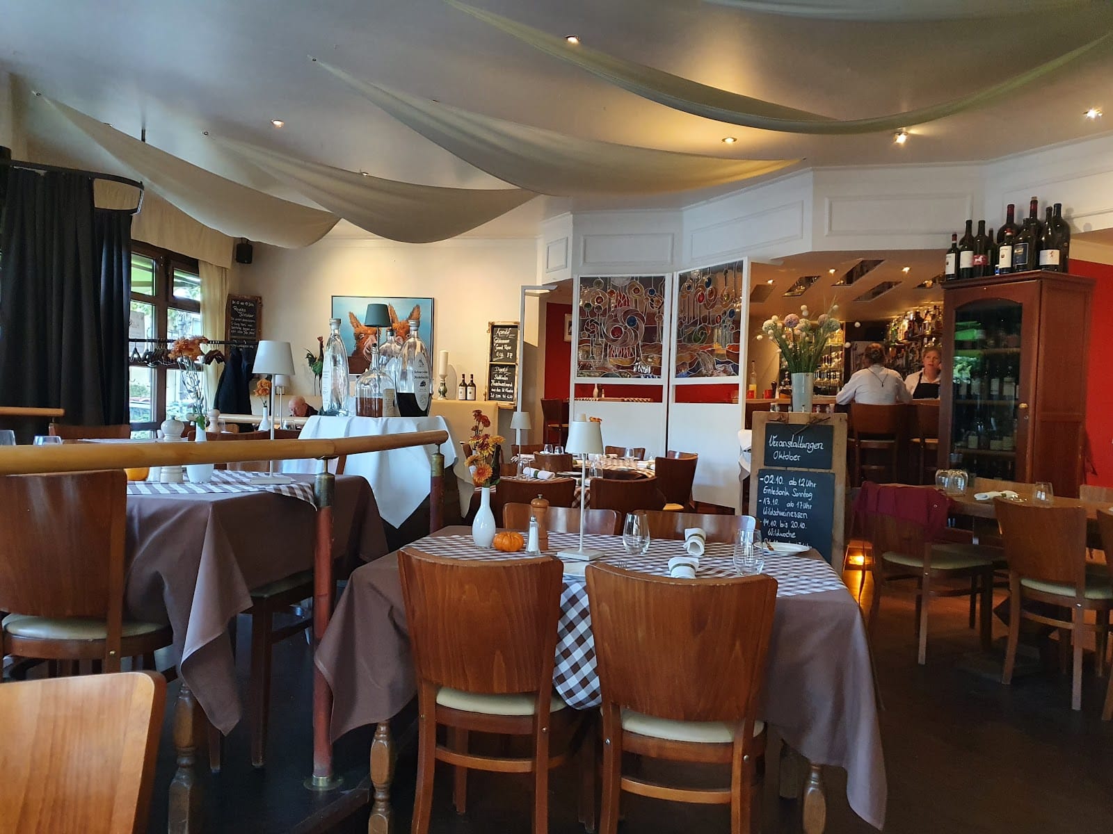 Ebert Restaurant & Bar