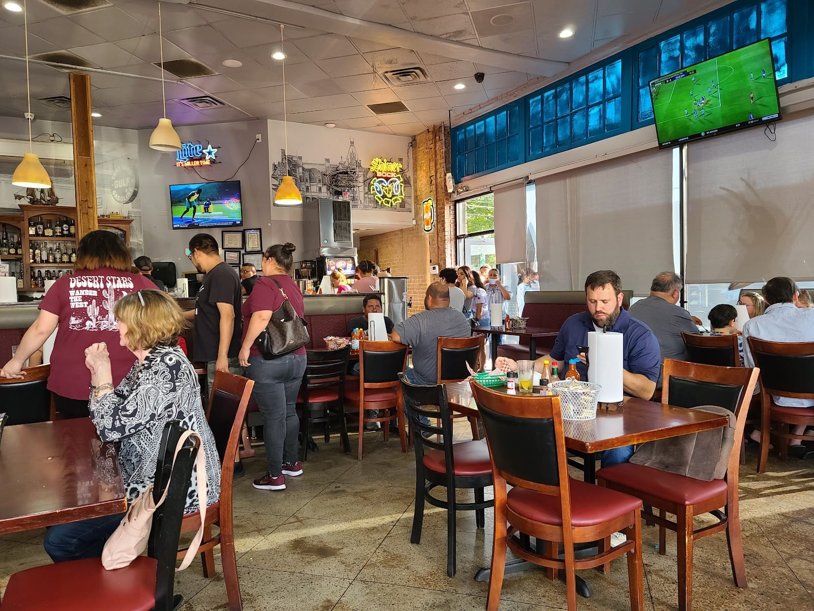 Fish N' Tails Oyster Bar